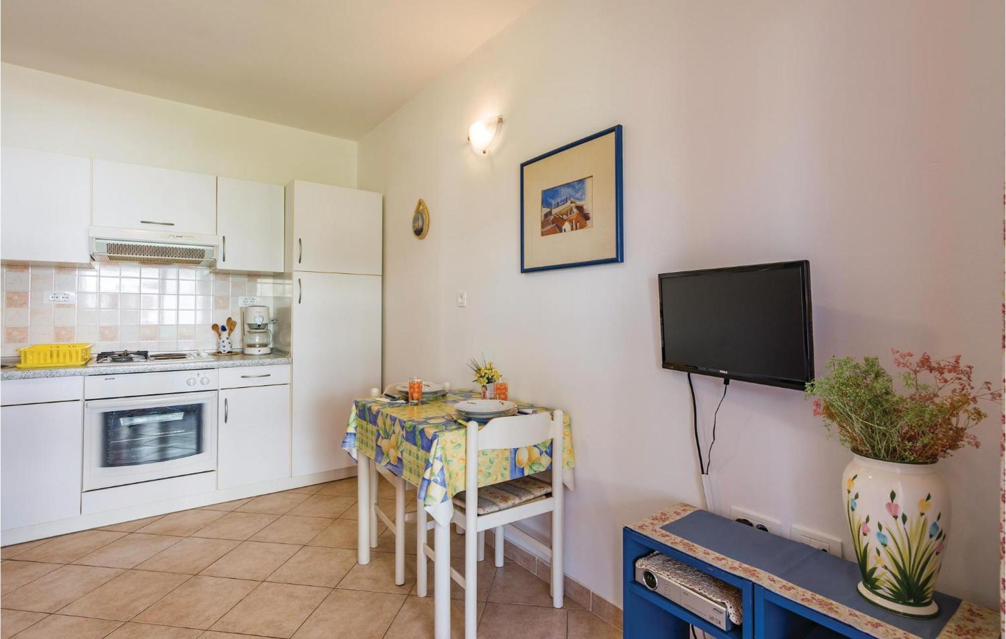 1 Bedroom Lovely Apartment In Rovinj Zewnętrze zdjęcie